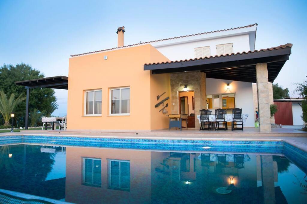 Mouttali Ferienhaus *